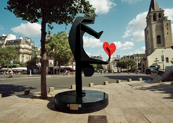 Image of Olympics 2024 opening sculpture EnEquilibre by Tsouladze Guela, size: 4,5 m, made of Metal, Sculpture medium, from Paris